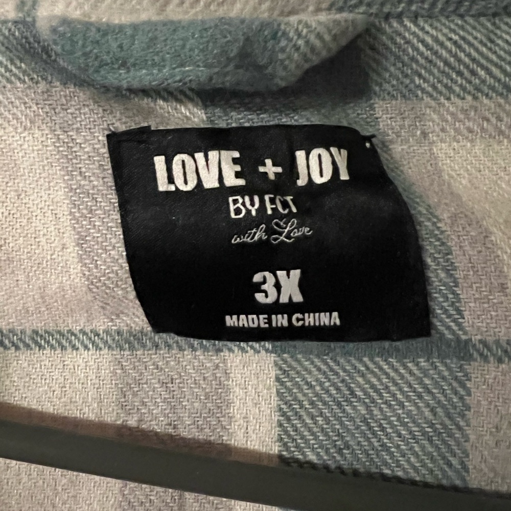 Plaid Button-Up jacket - Picture 2 of 2